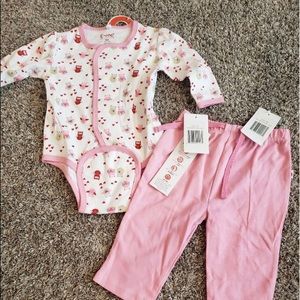 NWT Easy Magnetic close onesie and pants. 6mo